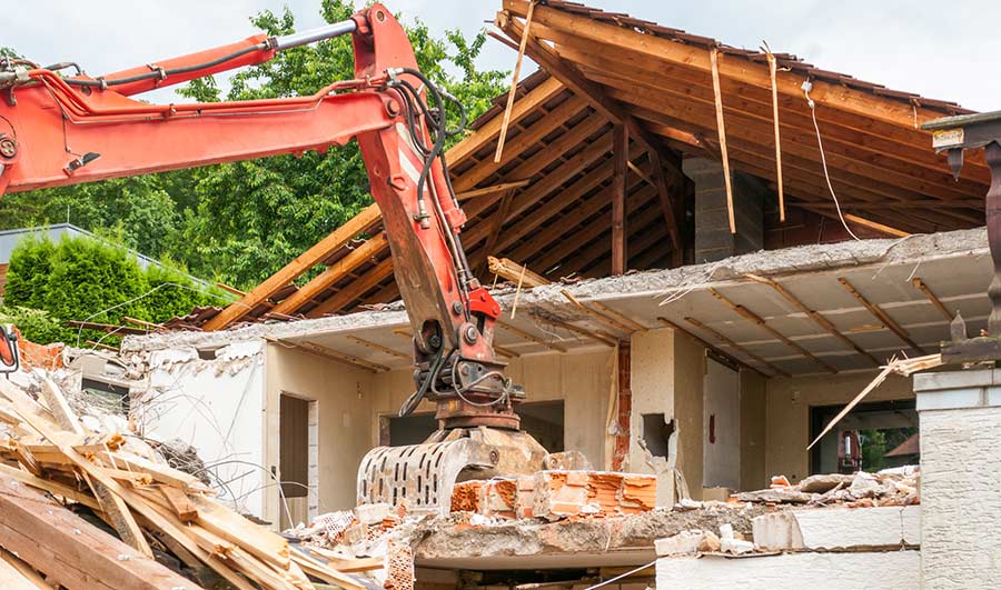 Demolición de casa rural declarada en ruinas